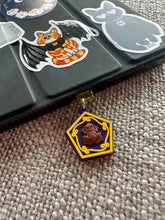 Load image into Gallery viewer, Fudge Frog Magical E Reader Charm | USB C Electronic Dust Plug | Bookish Accessories Set