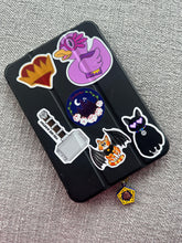 Load image into Gallery viewer, Fudge Frog Magical E Reader Charm | USB C Electronic Dust Plug | Bookish Accessories Set
